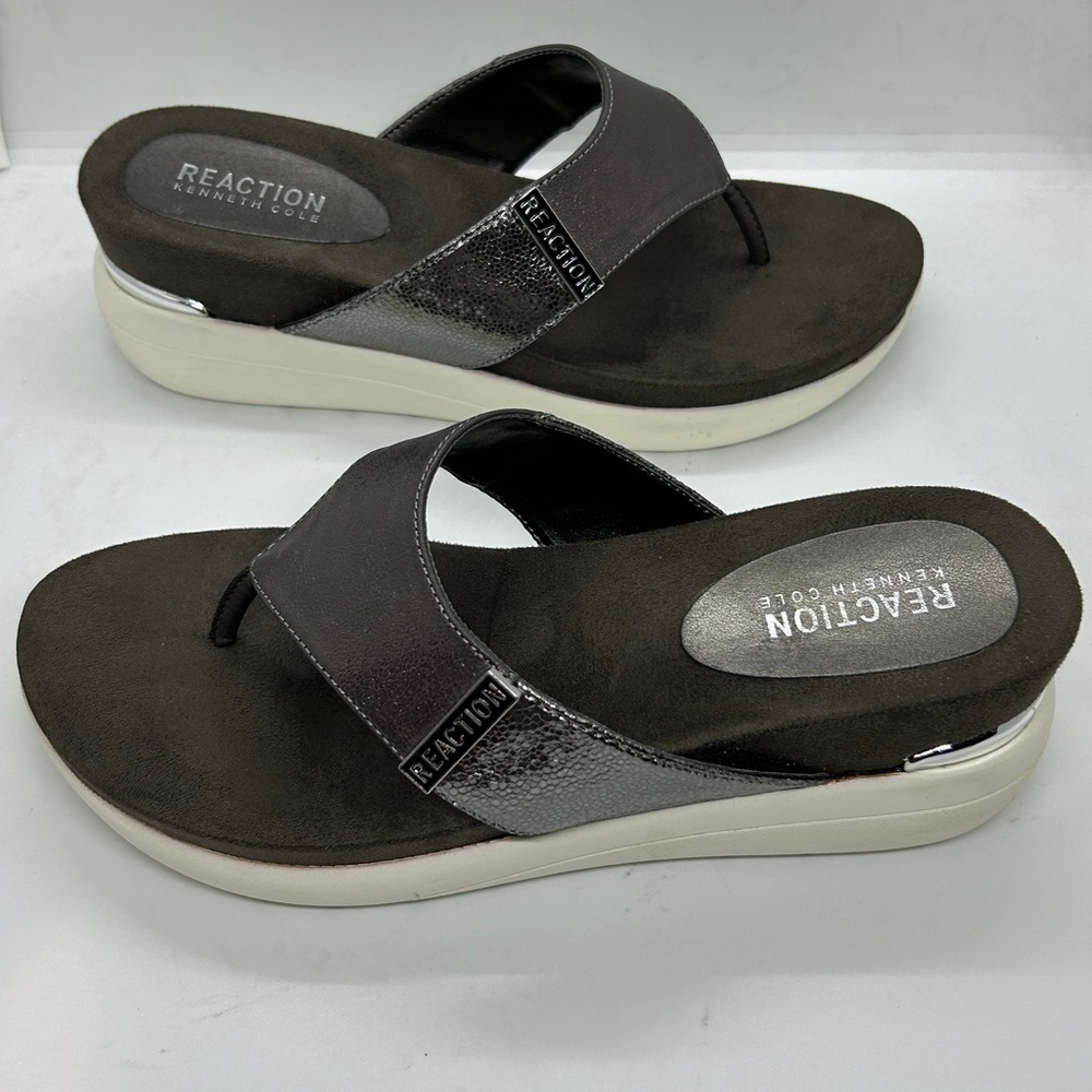 Kenneth Cole REACTION Women's Blaire Thong Sandals.Metallic Pewter Finish Size 8 - Picture 7 of 11